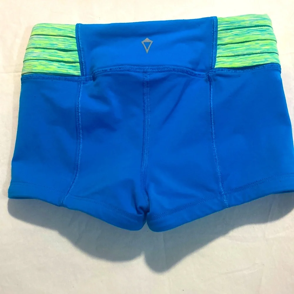 Ivivva booty shorts. KS 4-2_2